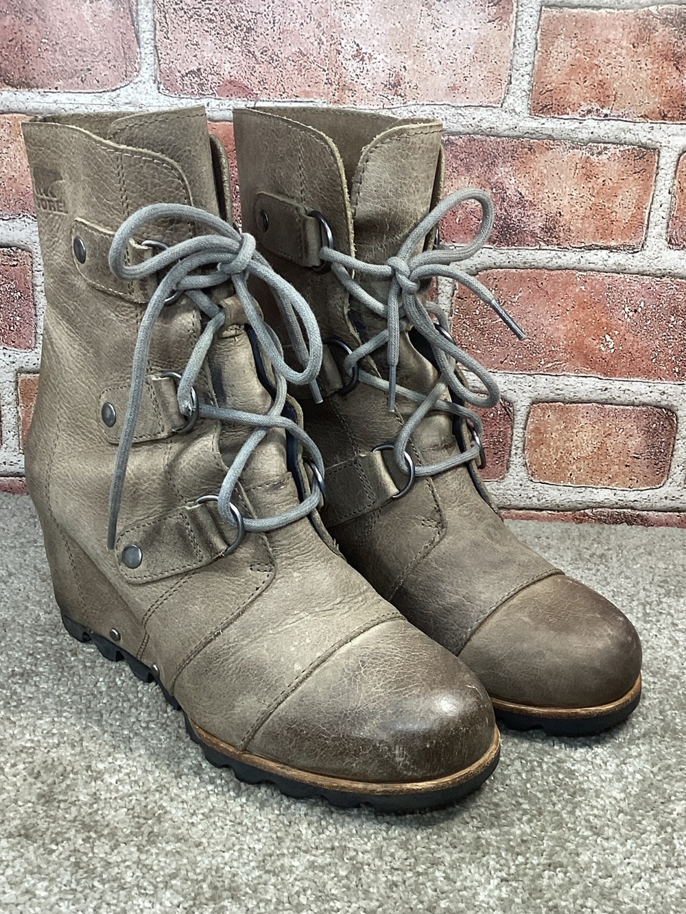 Sorel Joan Of Arc womens wedge lace up boots size 7